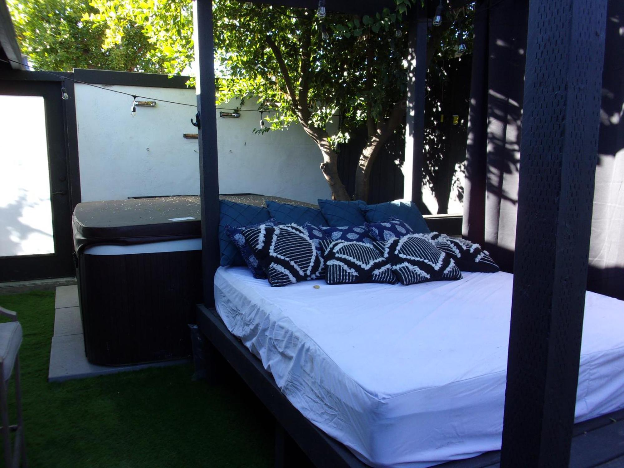 Updated Dwntwn 2Bd Twnhse W/Hot Tub& Private Patio 팜 스프링스 외부 사진